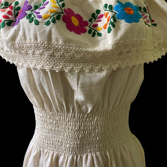 Traditional Mexican Dress from Puebla MX - Picture 2 of 2